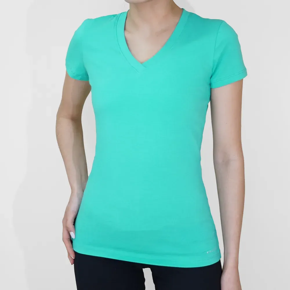 Remera básica con escote v, color agua marina